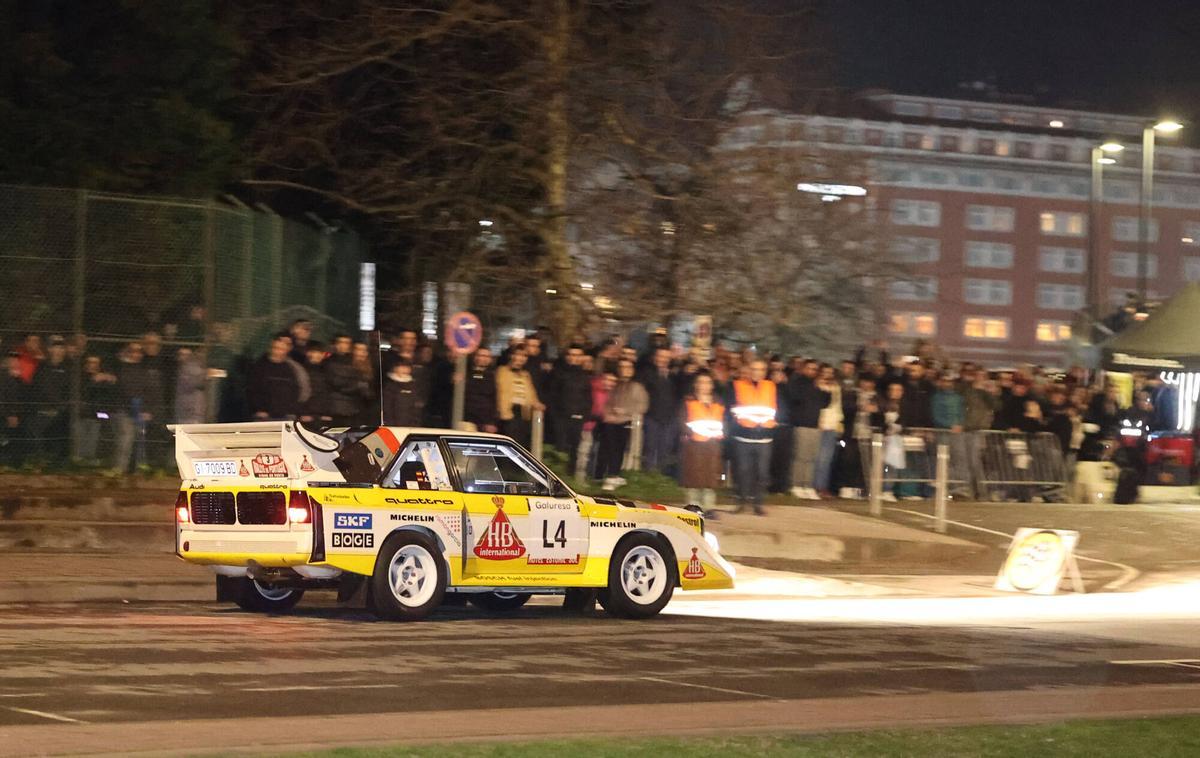 La trigésima edición del Rally de A Coruña arrancó este viernes con una presentación en O Parrote y una especial en el entorno del castillo de San Antón.