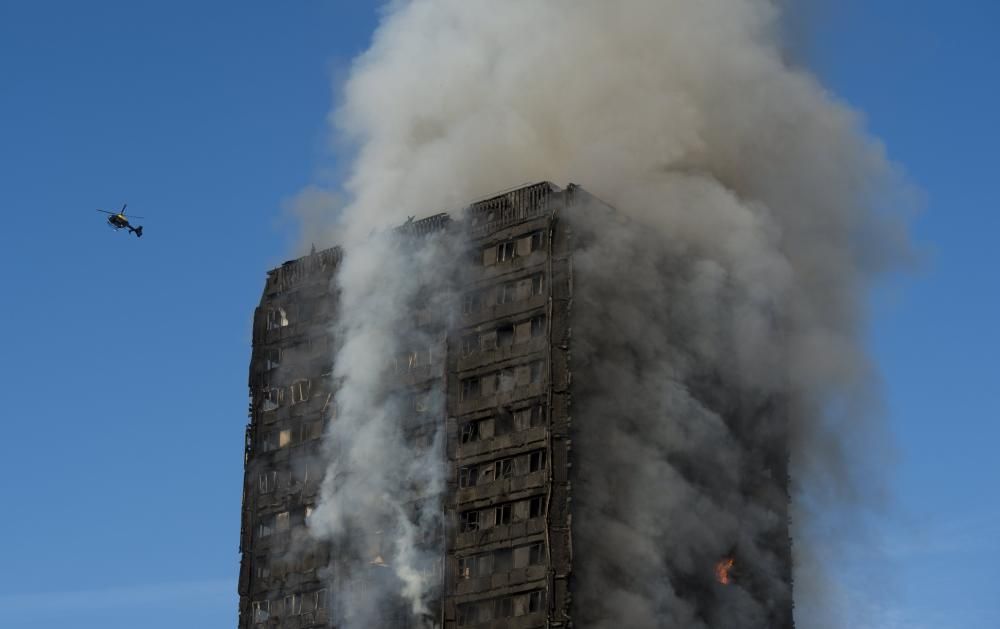 Incendio en un edificio de 24 plantas en Londres