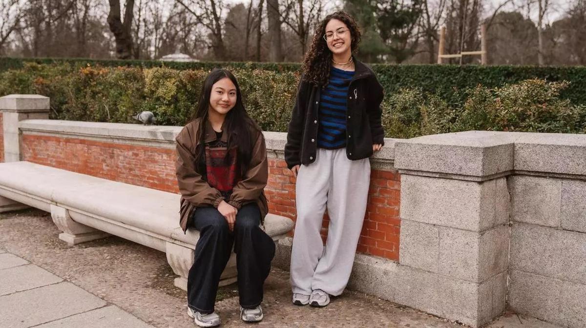 Eleidy Flores y Miriam Fan Yu estudian en el IES Juan de Villanueva, en el barrio de Usera.
