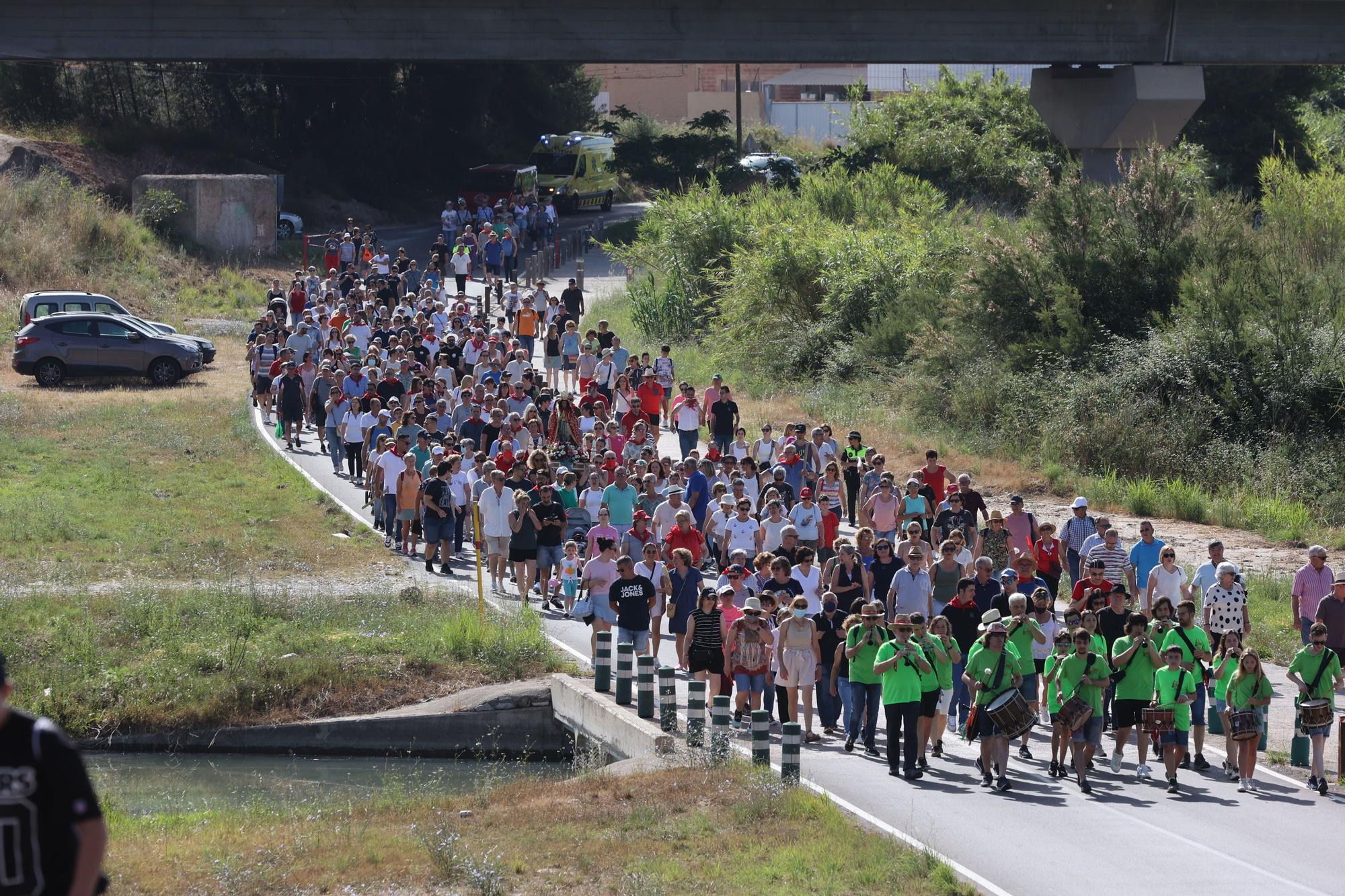 Miles de romeros acompañan a Santa Quitèria en la ‘tornà’ de Almassora