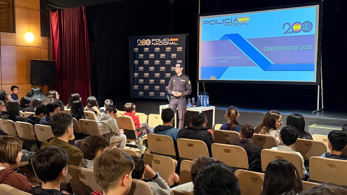 Una de las jornadas impartidas por la Policía Nacional sobre ciberseguridad.