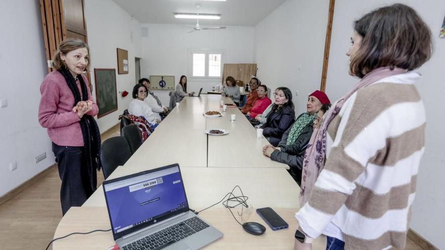 Trabajadoras del hogar en Mallorca: «Estoy en paro porque buscan que cuides a alguien 24 horas por 800 euros y sin Seguridad Social»