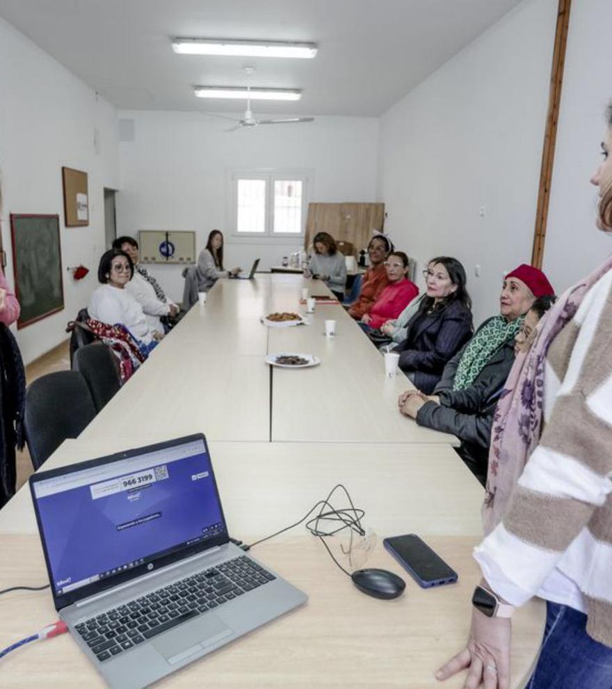 Trabajadoras del hogar en Mallorca: «Estoy en paro porque buscan que cuides a alguien 24 horas por 800 euros y sin Seguridad Social»