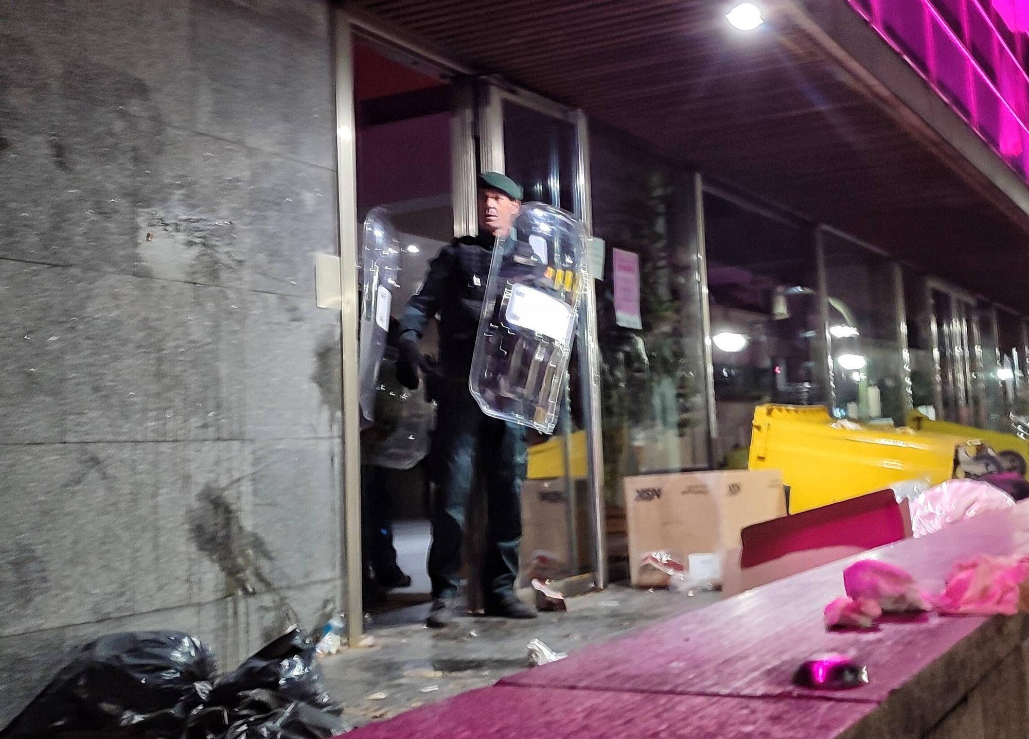 Multidudinaria protesta contra la subida de la basura en O Morrazo