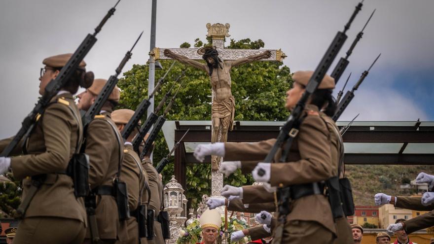 Los artilleros ‘reclutan’ al Cristo de La Laguna como su protector especial