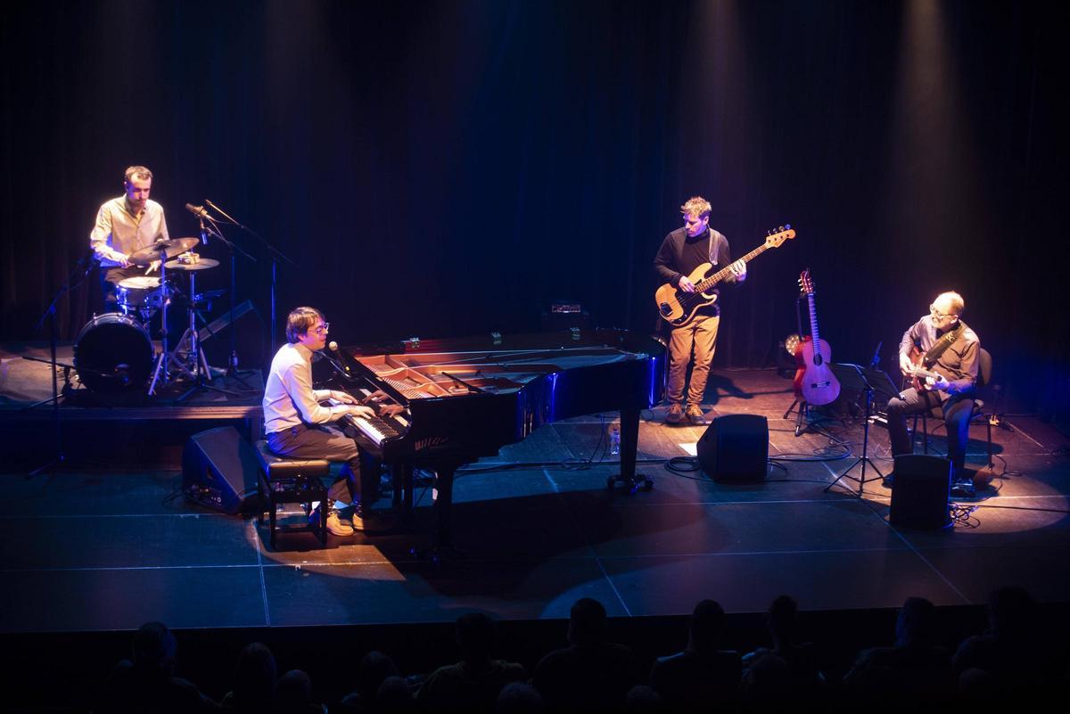 El solsoní Eduard Gener va estrenar divendres al Kursaal  de Manresa el seu sisè disc, ‘Cardener’