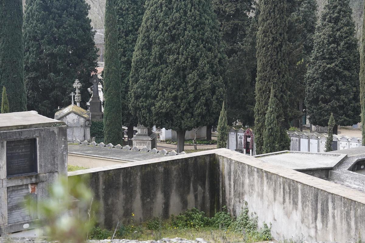 Les imatges del Cementiri Vell de Girona després dels actes vandàlics a una vintena de tombes Les imatges del Cementiri Vell de Girona després dels actes vandàlics a una vintena de tombes