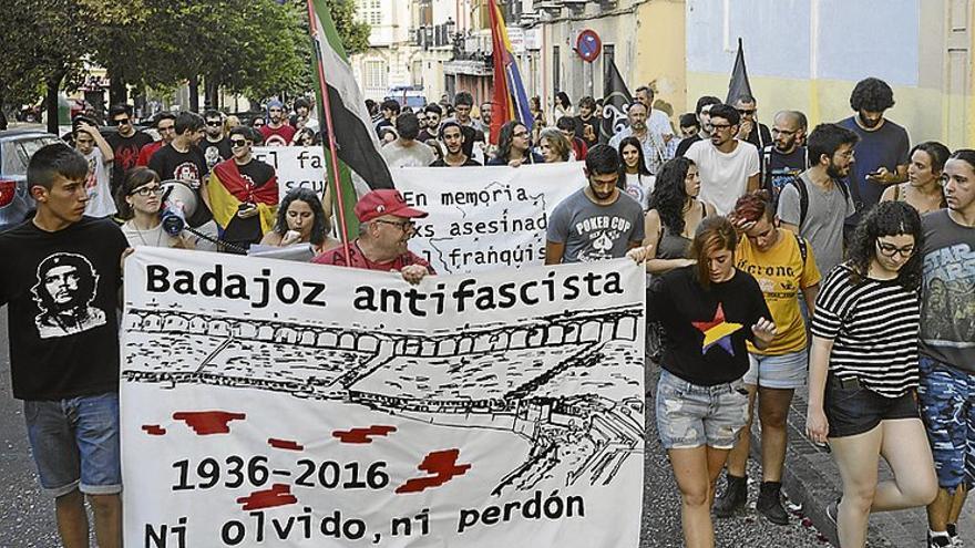 Manifestación por los escenarios de la Matanza de Badajoz