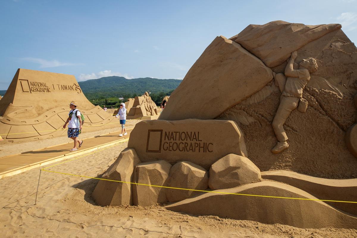 Exposición de esculturas de arena en la playa de Taipéi