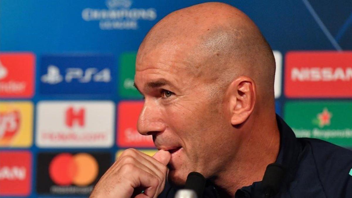 Zidane comparece en la sala de prensa de Valdebebas