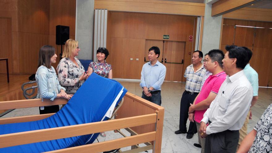 La comunidad china dona material sanitario al centro de alzheimer de Maspalomas