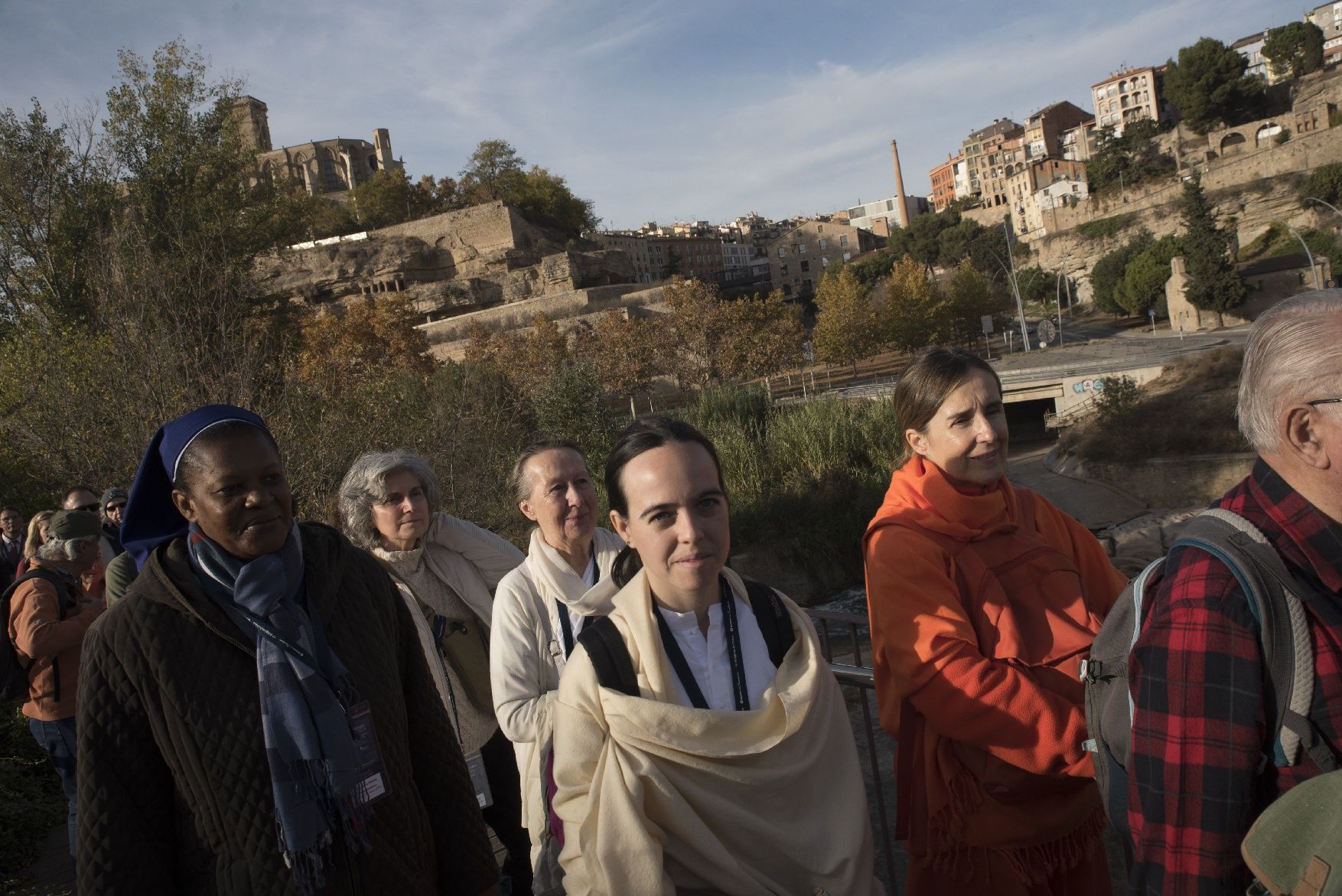 Un centenar de persones pelegrinen de Santa Caterina fins a la Cova per obrir el Fòrum Cruïlla de Camins