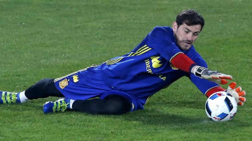 Iker Casillas durante un entrenamiento con la selección.