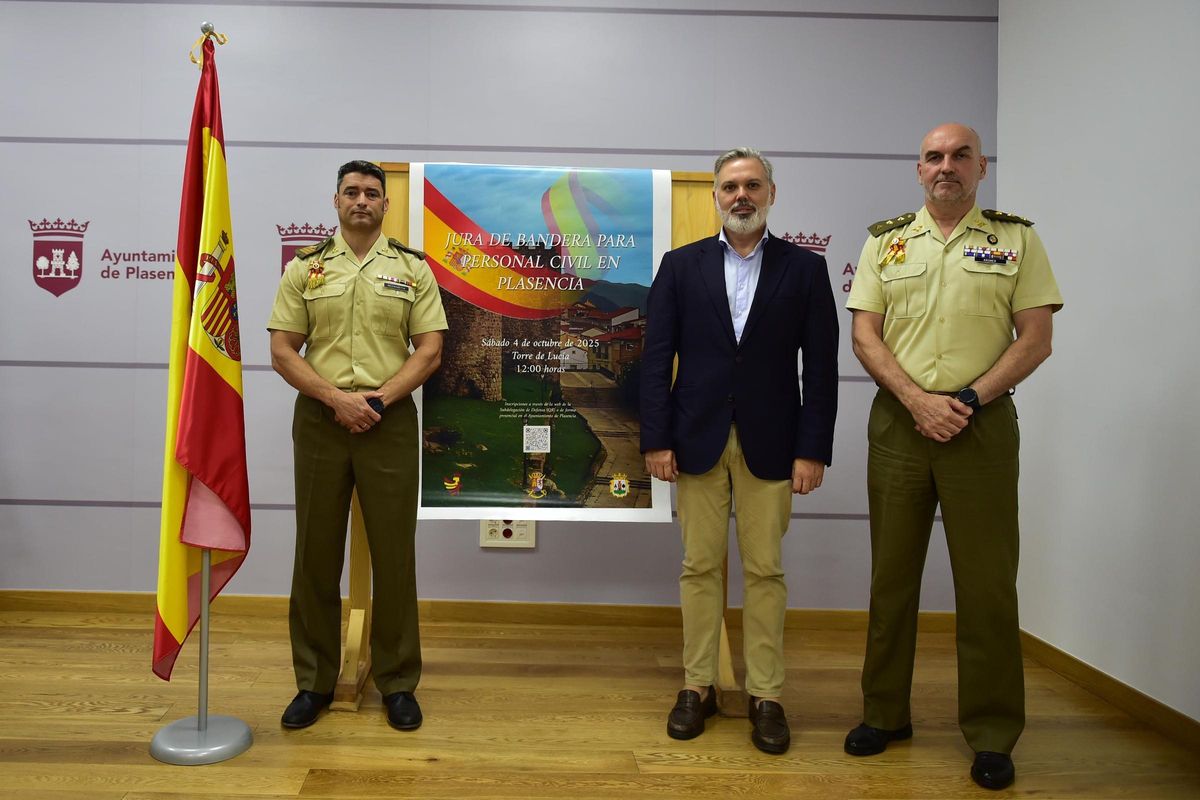 Acto de presentación de la jura bandera civil en Plasencia.