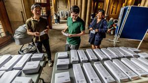 Votaciones en el colegio electoral de la Universitat de Barcelona