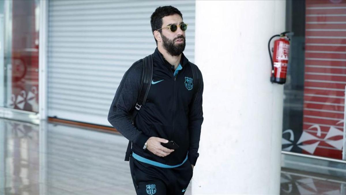 Arda Turan, en la puerta de salida