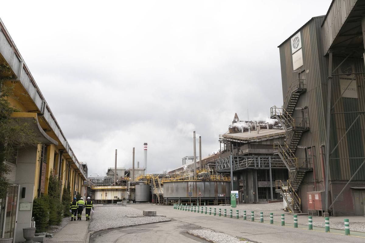 Instalaciones de Asturiana de Zinc, en San Juan de Nieva.