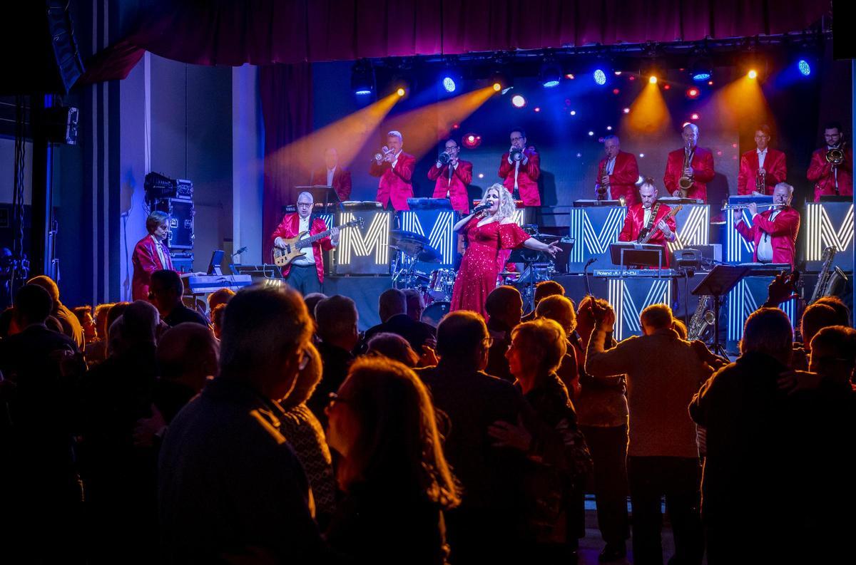Un concert a Capmany de l'Orquestra Internacional Maravella.