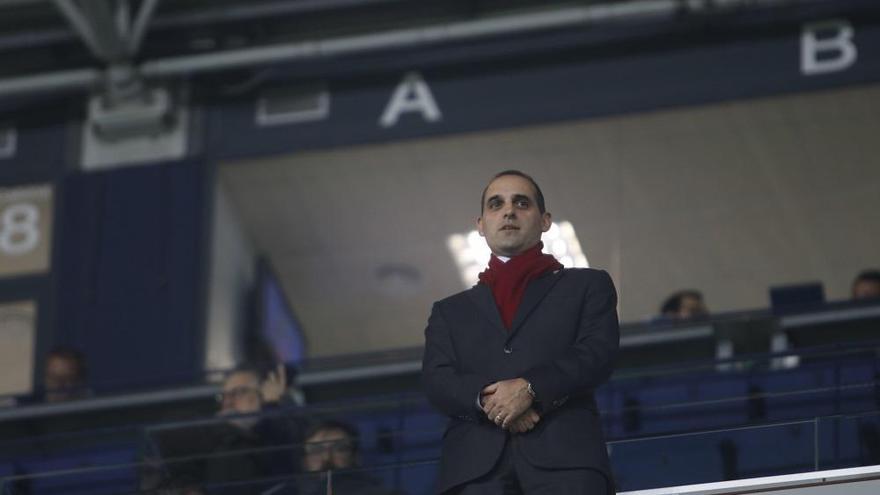 Shaheen, en el palco de La Rosaleda durante su etapa al frente de la dirección general blanquiazul.