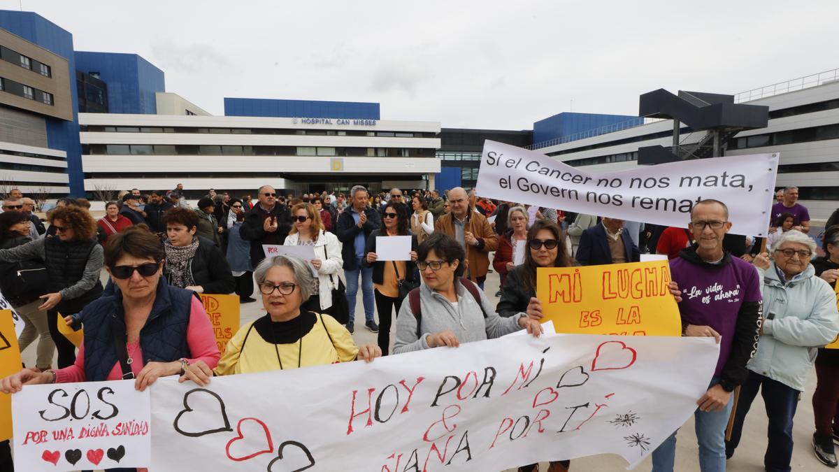 Nueva protesta de los pacientes oncológicos en Ibiza por la falta de médicos: "No vamos a parar"