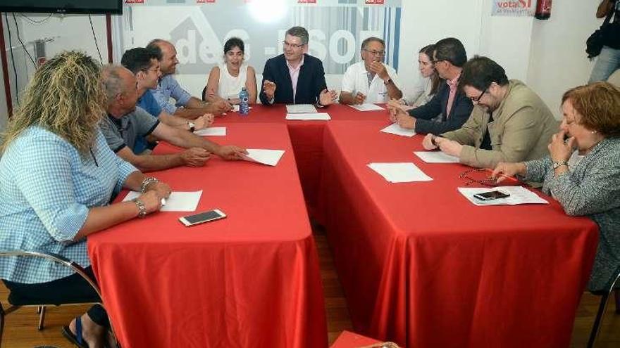 Reunión de ayer de la ejecutiva provincial del PSOE. // Rafa Vázquez