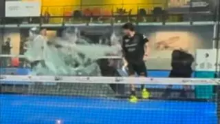 Se rompe el cristal y se lleva un susto de muerte... pero sale ileso