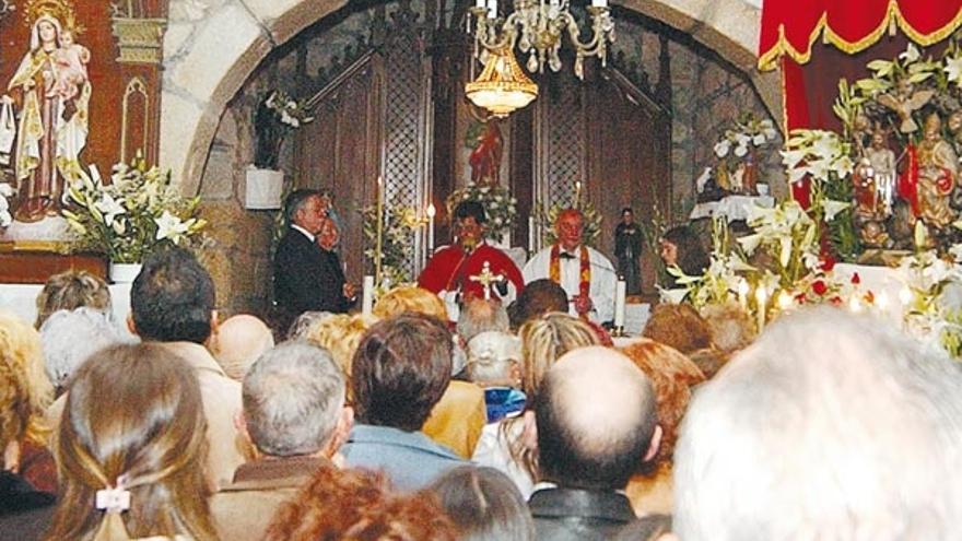 Los actos religiosos son uno de los principales vértices de las fiestas do Espíritu Santo.