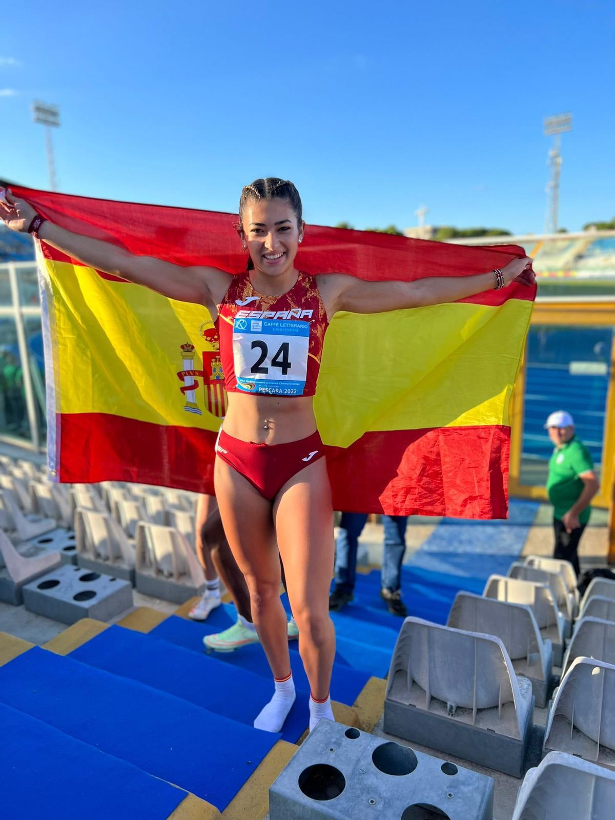 Lucia Carrillo consiguió el bronce con un registro de 11.62 en los 100 metros.