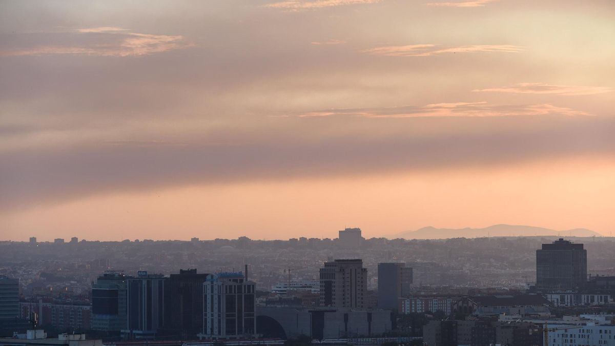 El incendio de Méntrida ( Toledo ) visto desde Madrid.
