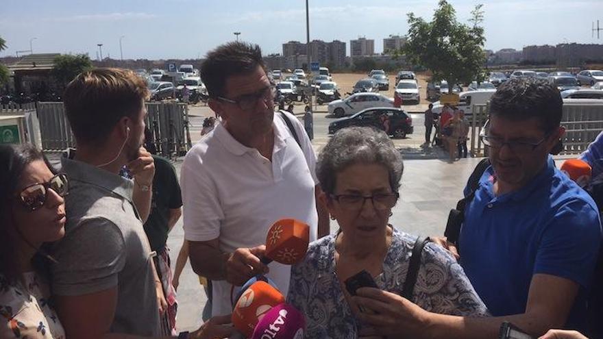 Antonia Guevara, madre del niño pintor, ha respondido a las preguntas de los periodistas