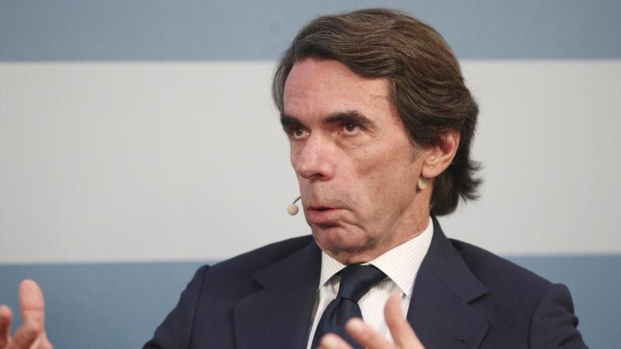 Aznar: «Estem en mans d&#039;un irresponsable acompanyat de chavistes, comunistes i separatistes»