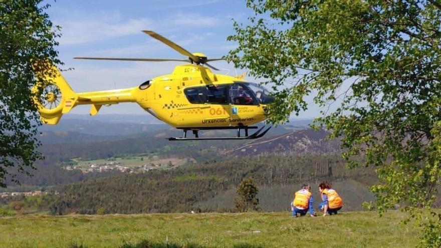 Evacuado en helicóptero tras quedar su pierna atrapada por un tractor en Ordes