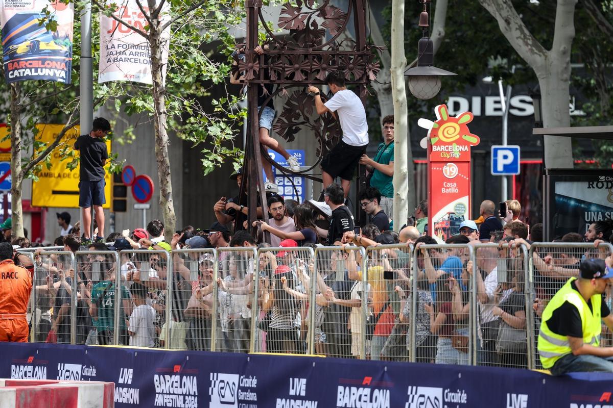 Exhibición F1 Barcelona: El Road Show en el Paseo de Gràcia, en imágenes Exhibición F1 Barcelona: El Road Show en el Paseo de Gràcia, en imágenes