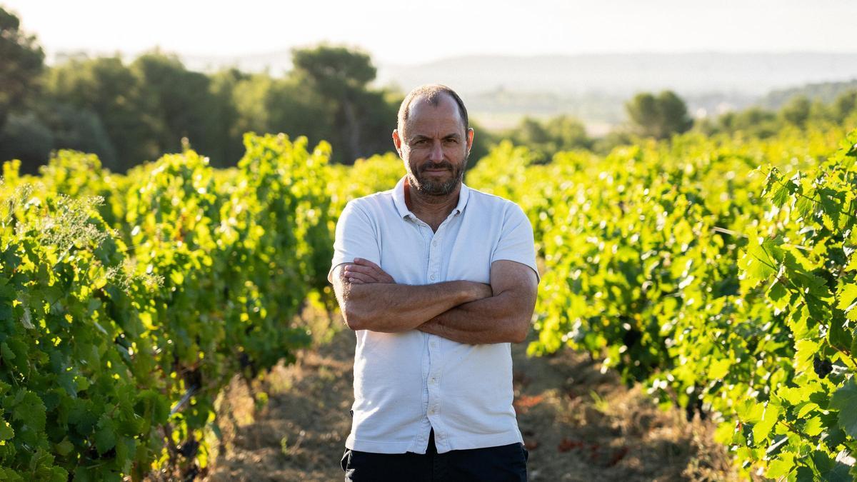 El director general de Orient Express Racing Team, Stephan Kandler, en sus viñedos del Languedoc.