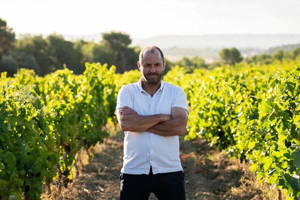 El director general de Orient Express Racing Team, Stephan Kandler, en sus viñedos del Languedoc.