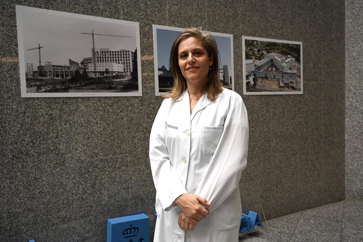 La doctora Elena Castro, en el Hospital Montecelo de Pontevedra.