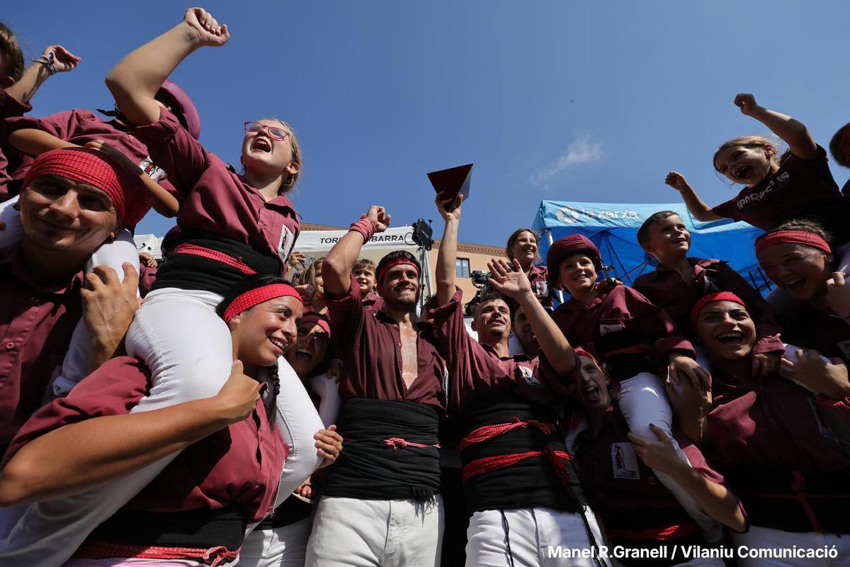 Castellers dEsparreguera, després de guanyar la jornada de Torredembarra del Concurs de Castells 2026 de Tarragona.
