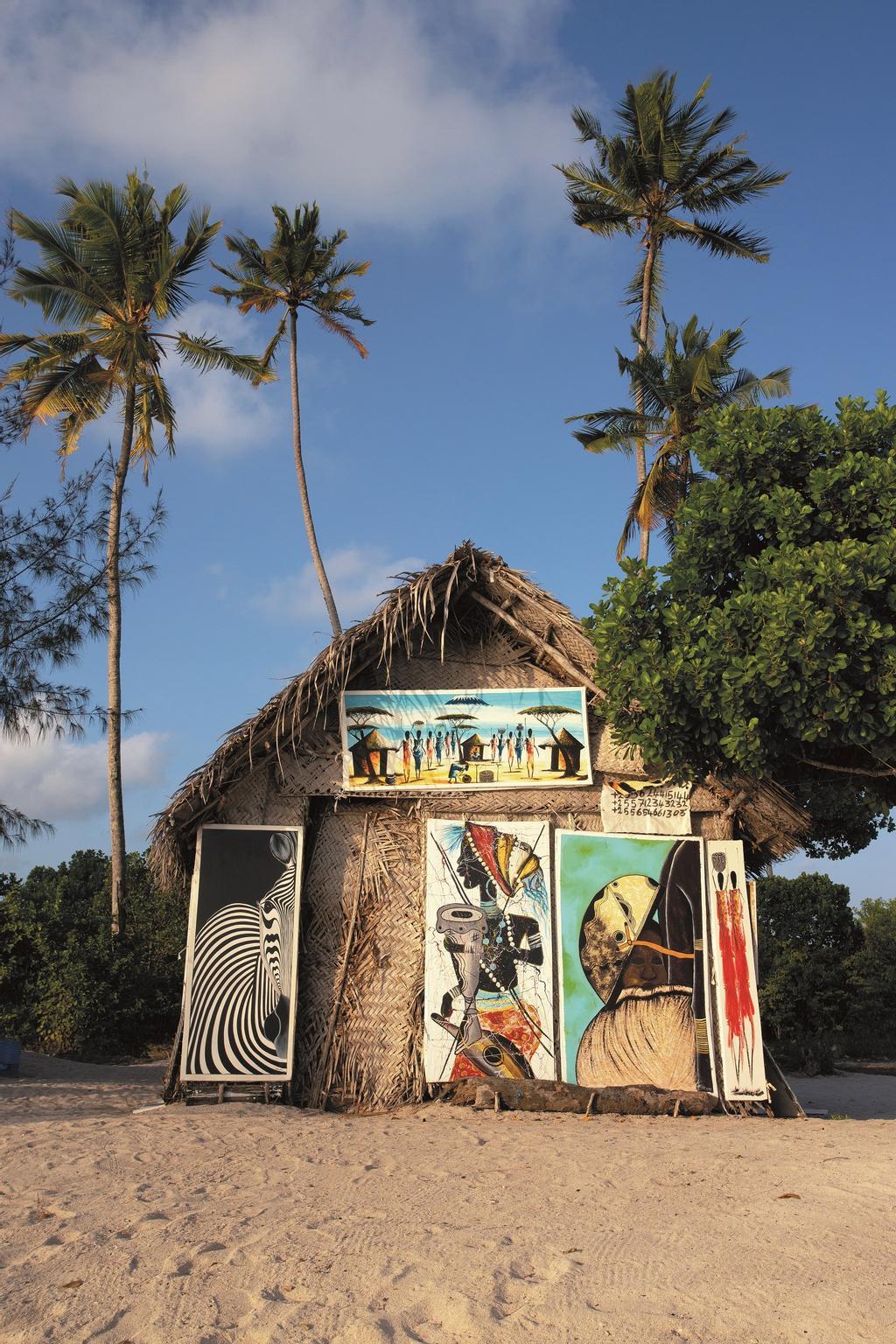 Cuadros a la venta en Kizimkazi.