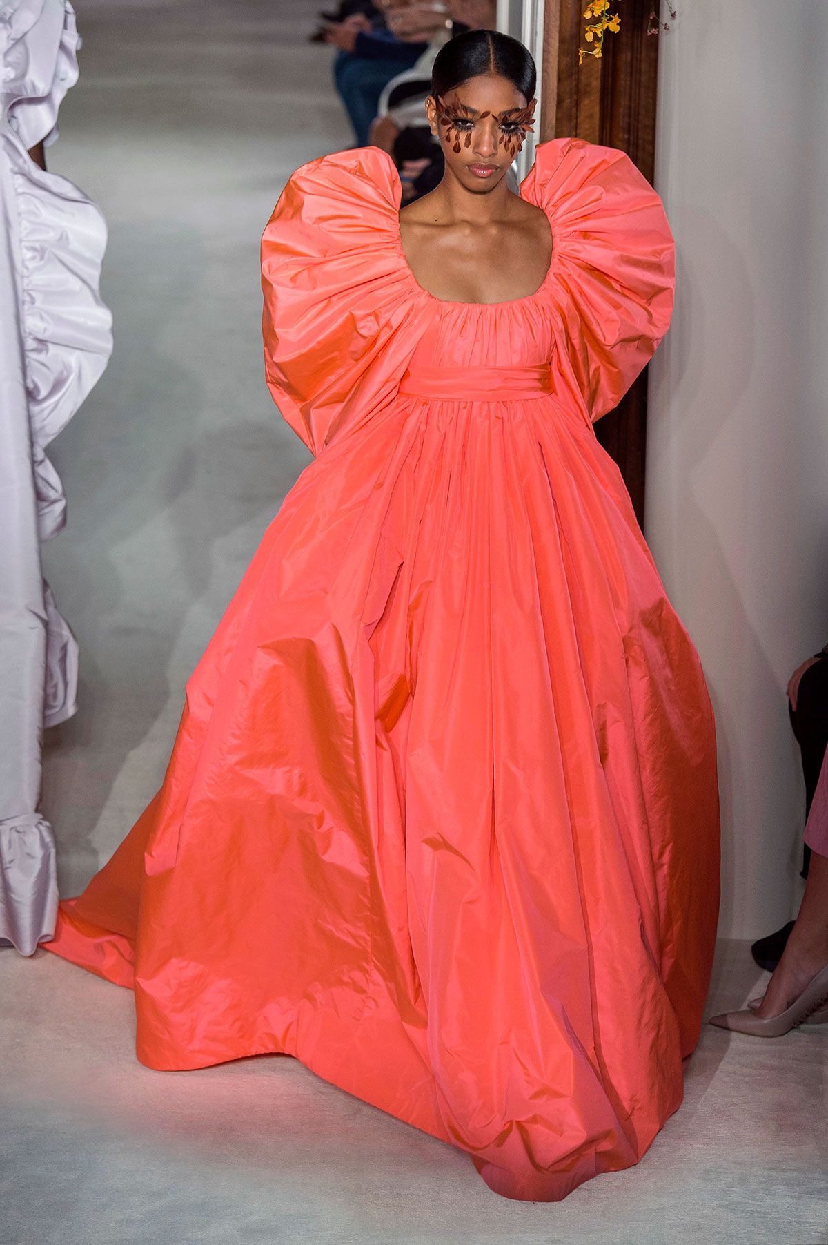 Sarah Jessica Parker se despide de &#039;And Just Like That&#039; con un vestizado naranja de Valentino