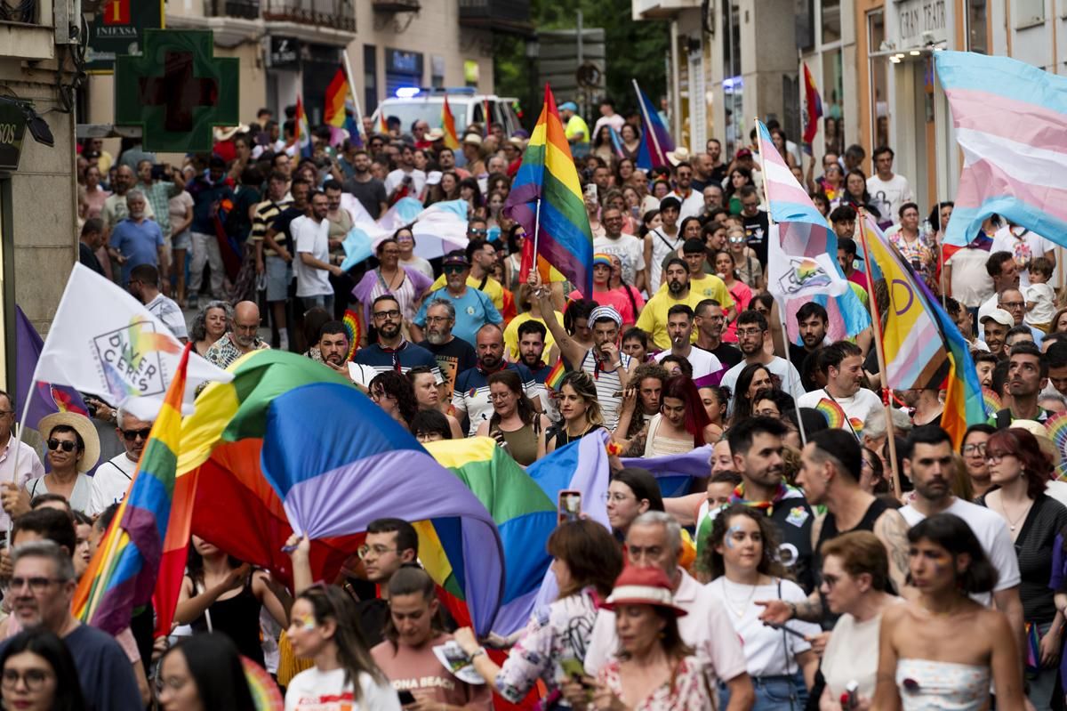 Fotogalería | Así fue la marcha del orgullo en Cáceres