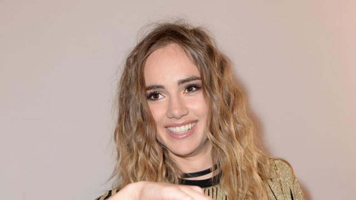 Suki Waterhouse saca su lado más goloso en la presentación del nuevo Magnum