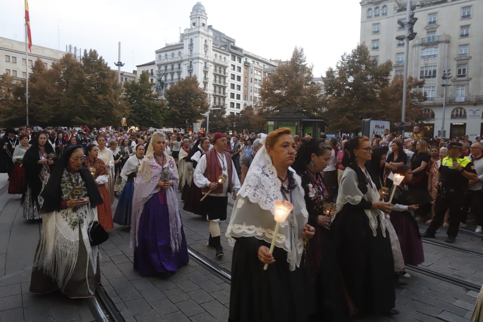 El Rosario de Cristal deslumbra en las calles de Zaragoza