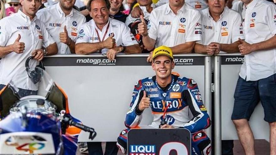 Augusto FernÃ¡ndez celebra con Sito Pons y su equipo un podio