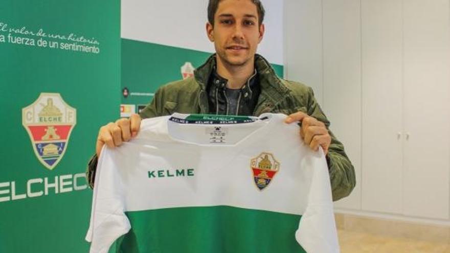 Fran Martínez, con la camiseta del Elche tras su vuelta al club ilicitano