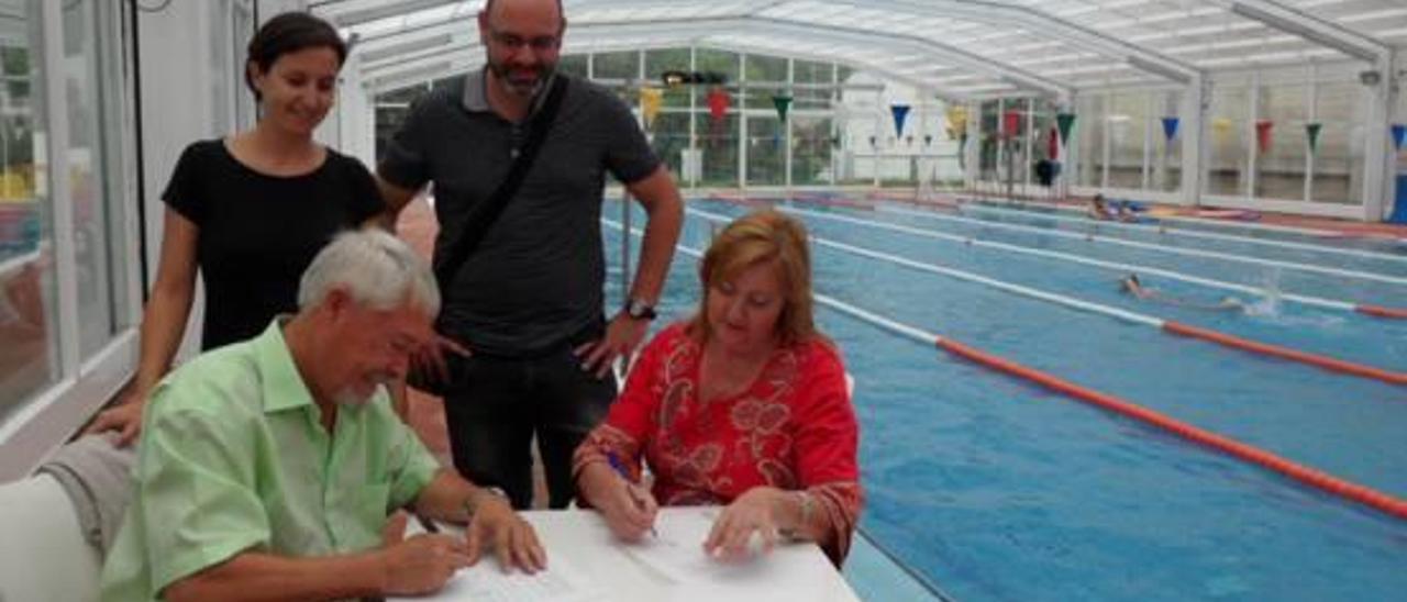 Palma de Gandia se une  al convenio y abarata a sus vecinos la piscina de Ador