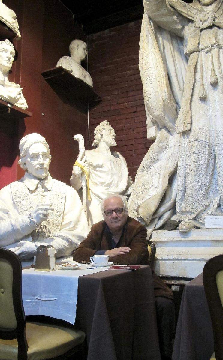 Javier Reverte en el Café Canova