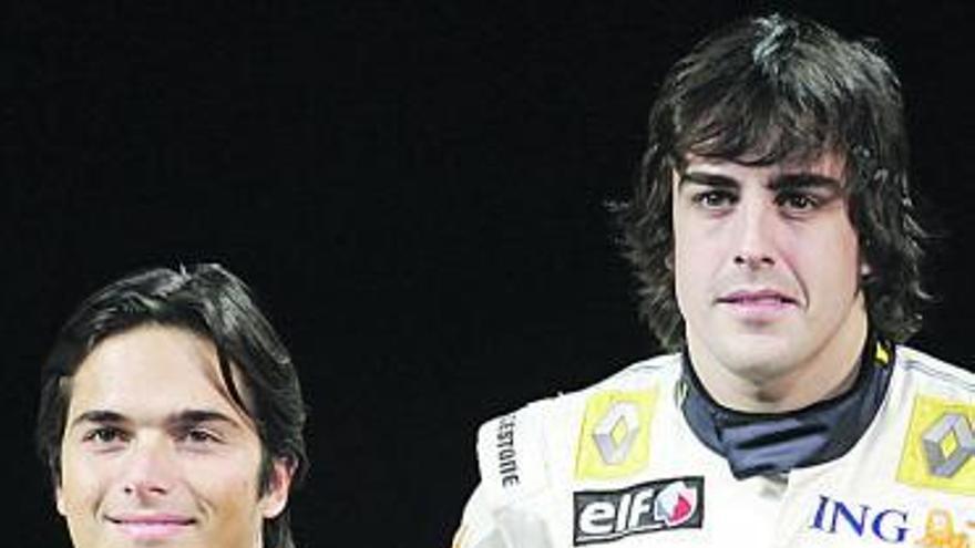 Nelsinho Piquet y Fernando Alonso en la presentación de Renault.