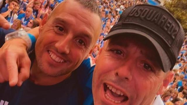Por la izquierda, Santi y Nando Cazorla celebran el ascenso del Oviedo a Primera División.