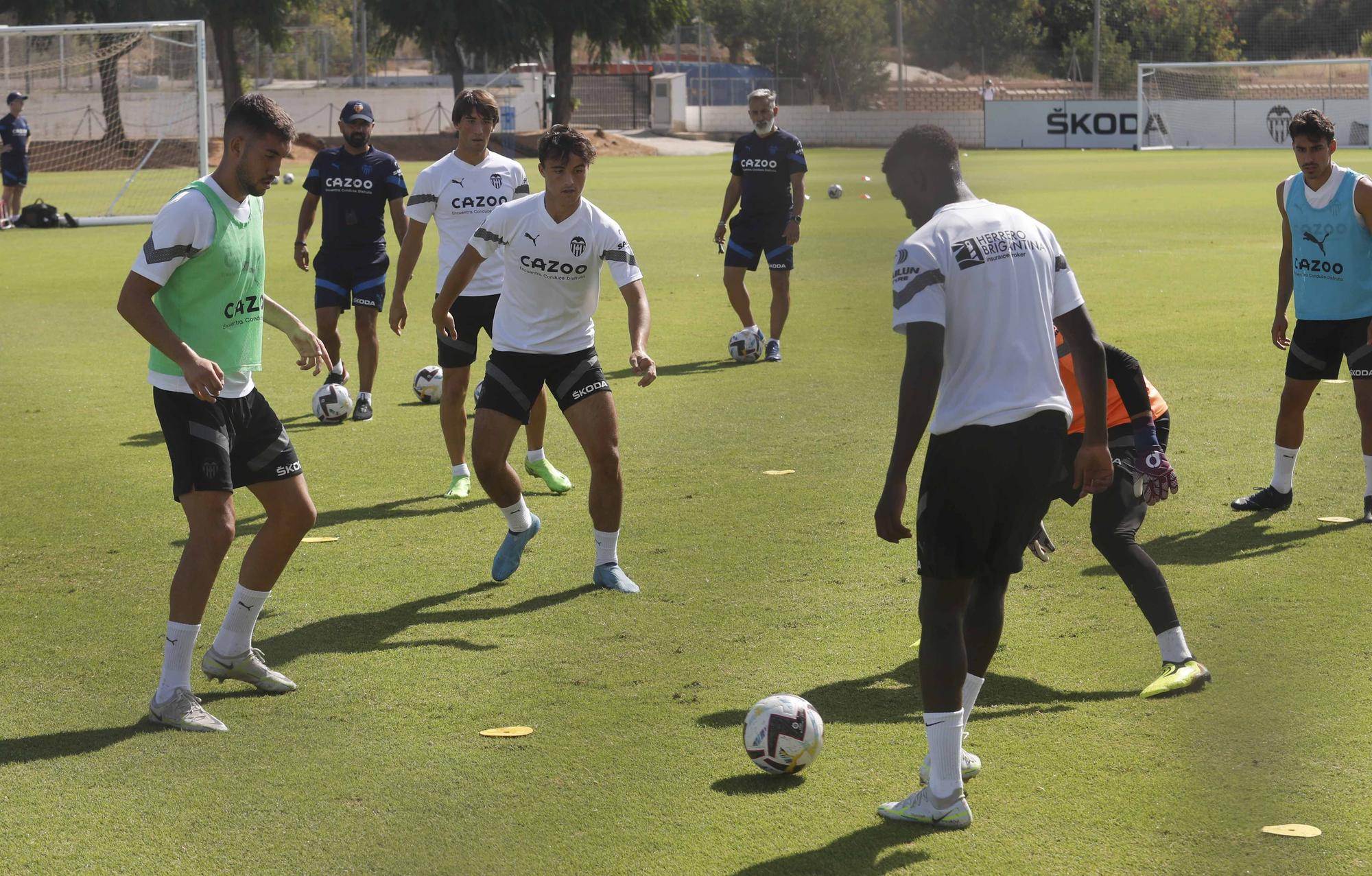 Entrenamiento del Valencia con Herrerín