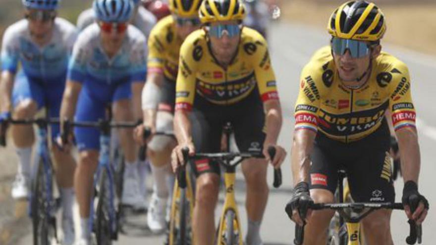 Roglic s’exhibeix i li retalla 50 segons a l’encara líder de la Vuelta, Evenepoel